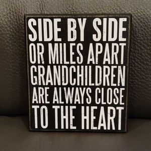 Box Sign - Grandchildren Are Close To The Heart